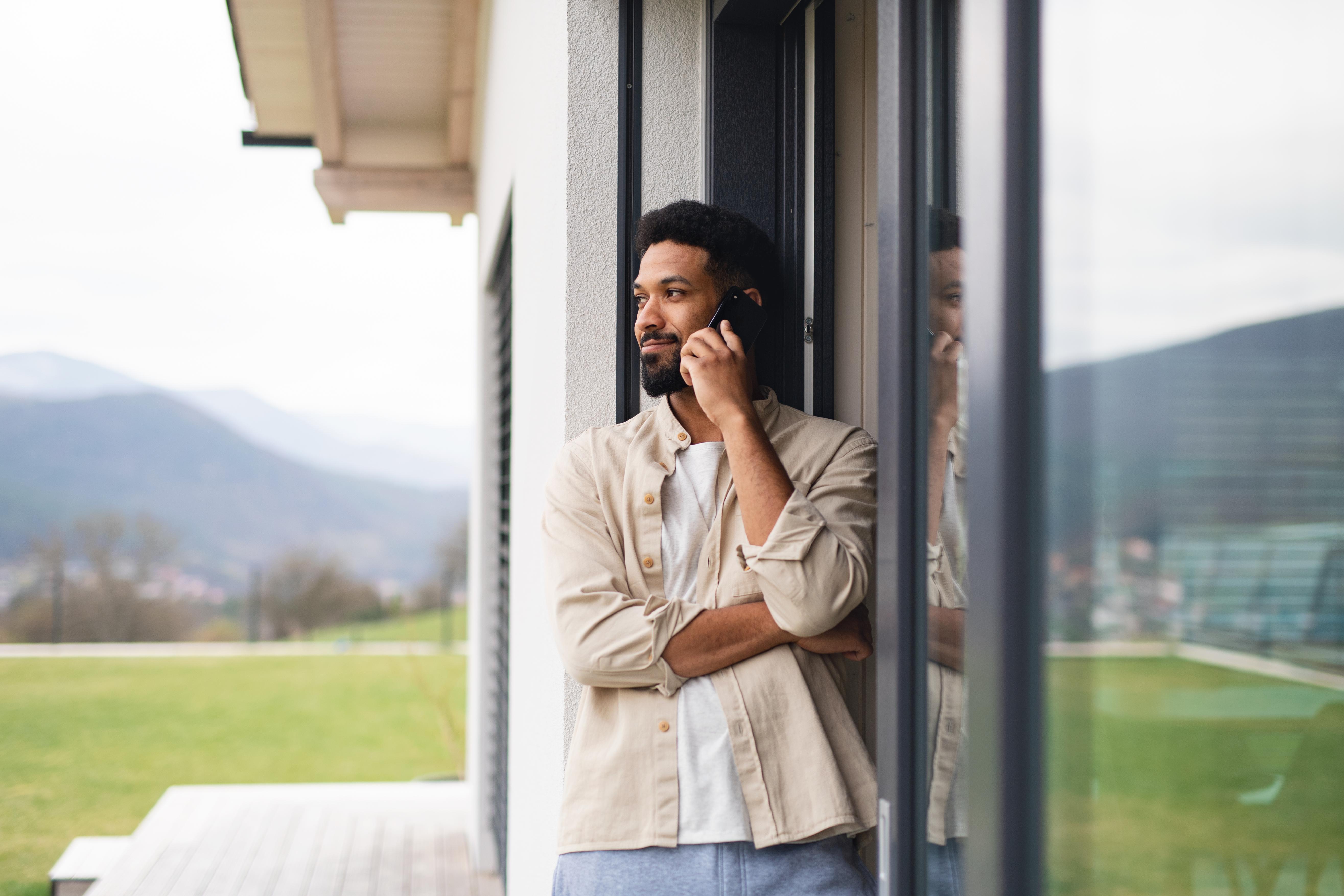How VoIP Phones Save On Home Call Spending